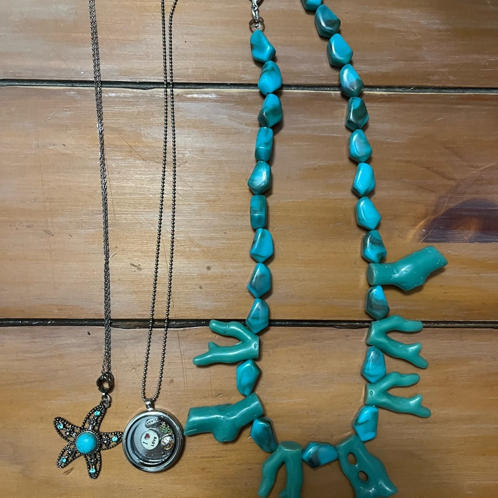 Turquoise Necklace and Pendant Set